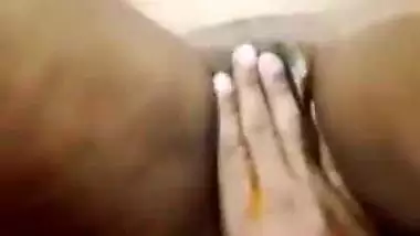 Satisfying desi MILF by Rubbing pussy with honey porn