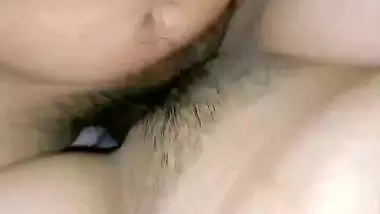 A young guy fills his cum in his GF’s deep cunt