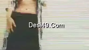 Indian babe is always prepared to satisfy lecherous fans with XXX dance