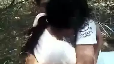 Desi lover fucking in jungle