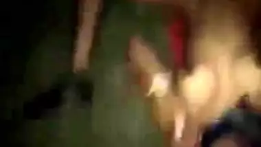 Gaon ki chori ki khule khet me garma garam bur chudai