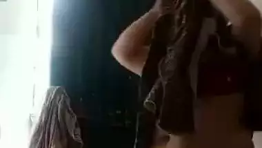 Bangladeshi big boobs mom bathing viral nude video