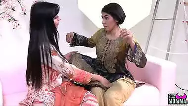 ???? BEAUTIFUL MOMMA - Aaliyah Schools Step Mommy Sahara on Sex Toys