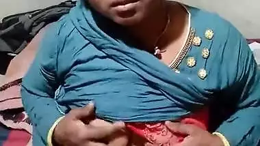 Pervert hubby making video of her wife showing boob