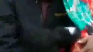 Hot desi girl caught sucking bf cock in park