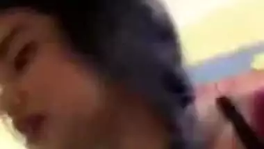 තනියෙම හුත්ත අත ගගා හෙලුවෙන් සැපක් අරන් කොල්ලට...