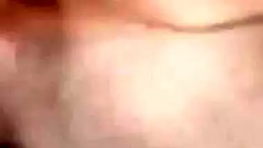 Slim Paki girl stripping to nude selfie