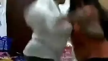 పెద్ద సళు ఆంటీ లా డన్సు